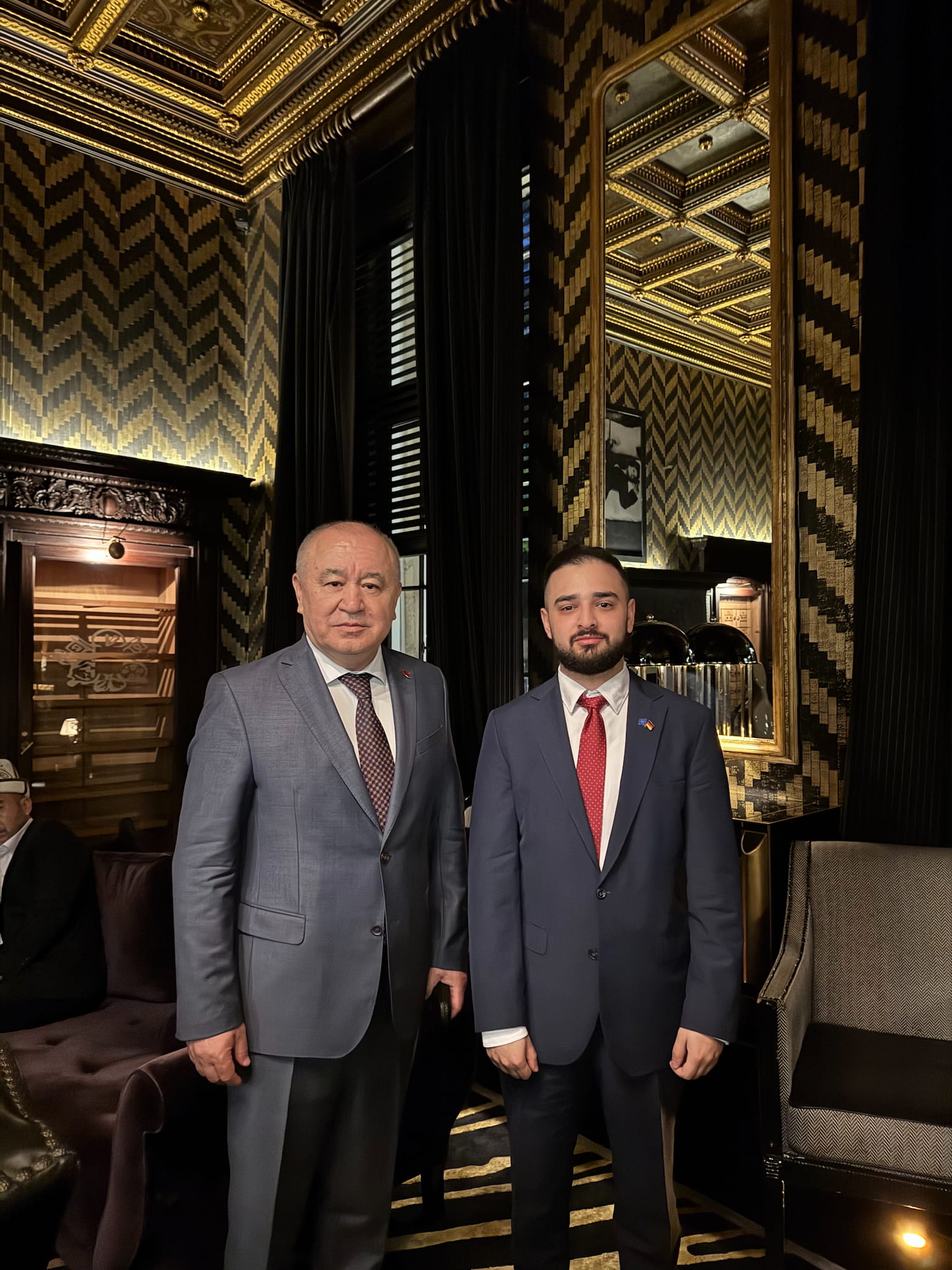 Ilya Mohini und Erines Otorbaev (Kirgisischer Botschafter)